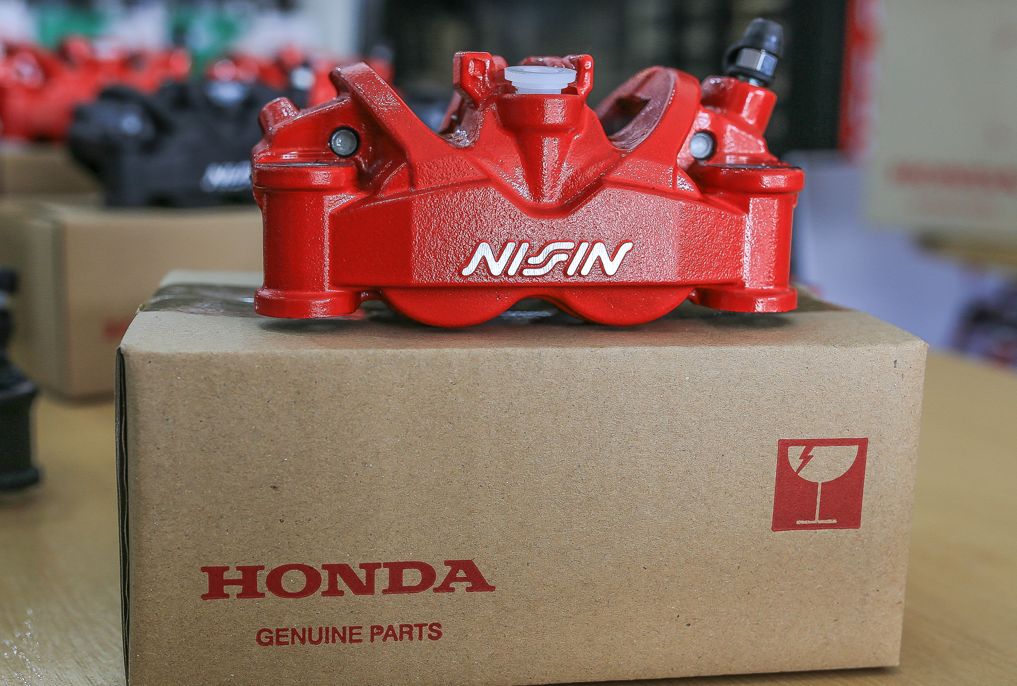 ปั๊มเบรค Nissin 4Potแท้ เบิกศูนย์แถมผ้าเบรค Amtex ราคา2450