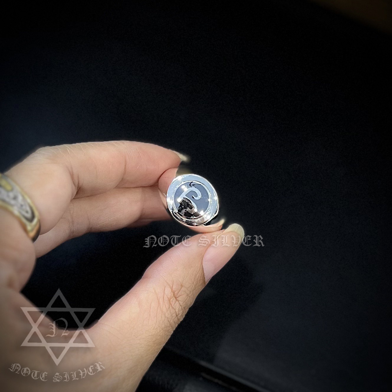 แหวนเงินแท้ฝังหัวแหวนนะโม คัสต้อมพิเศษ Sterling Silver 925 NSRG3460