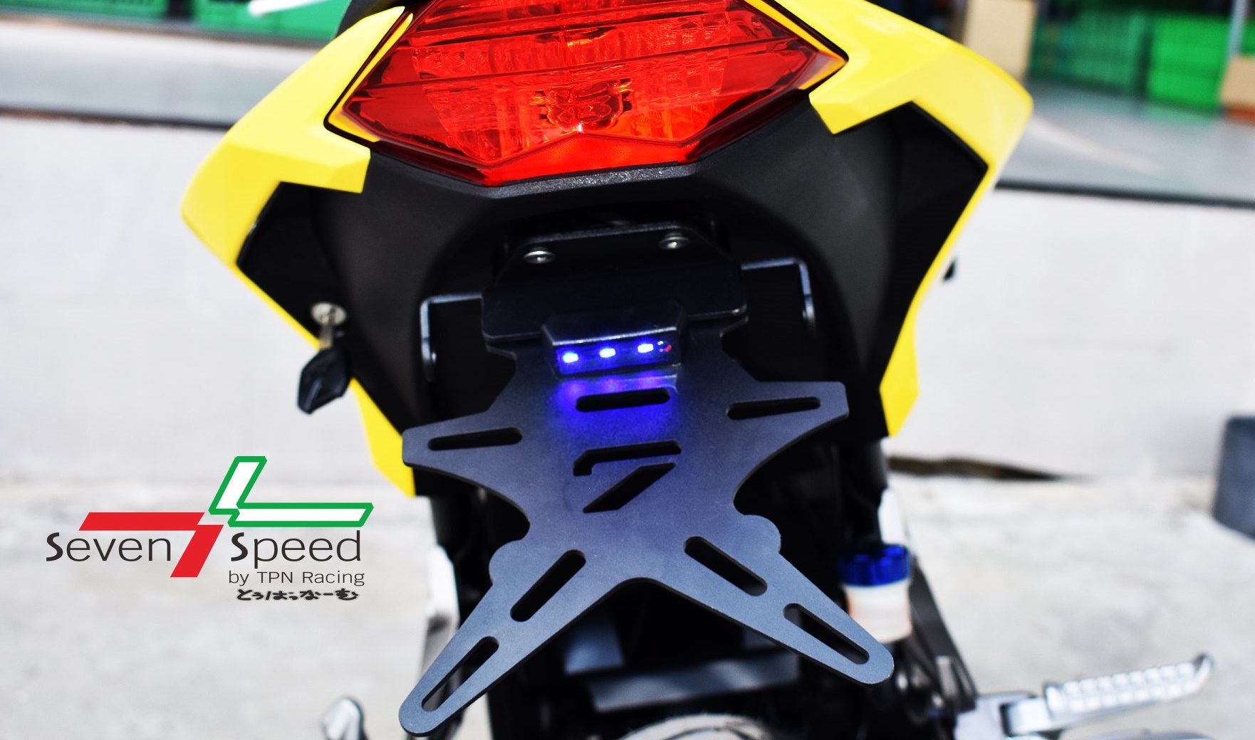 ชุดท้ายสั้นแม่เหล็กพับได้ มีไฟส่องป้าย LED พร้อมหูจับไฟเลี้ยว รุ่น Kawasaki Z-300 Foldable Tail Tidy LED for Kawasaki Z-300