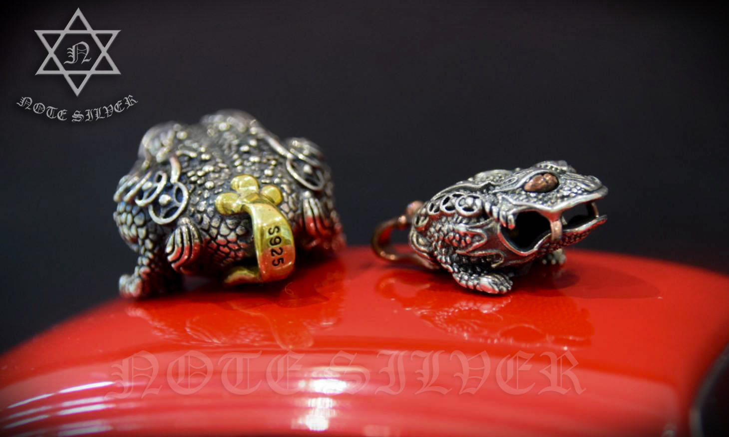 จี้เงินแท้ กบคาบเหรียญ เล็ก (กระพรวน) Sterling Silver 925 NSPD2278