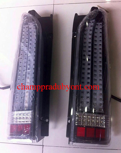 ไฟท้าย TOYOTA HIACE COMMUTER 05-16 ดำ LED (V.3)