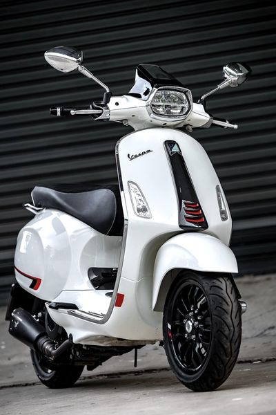 ชิวหน้า Vespa Sprint150 i-get MotolordD 1700฿ -สีใส -สีชาอ่อน