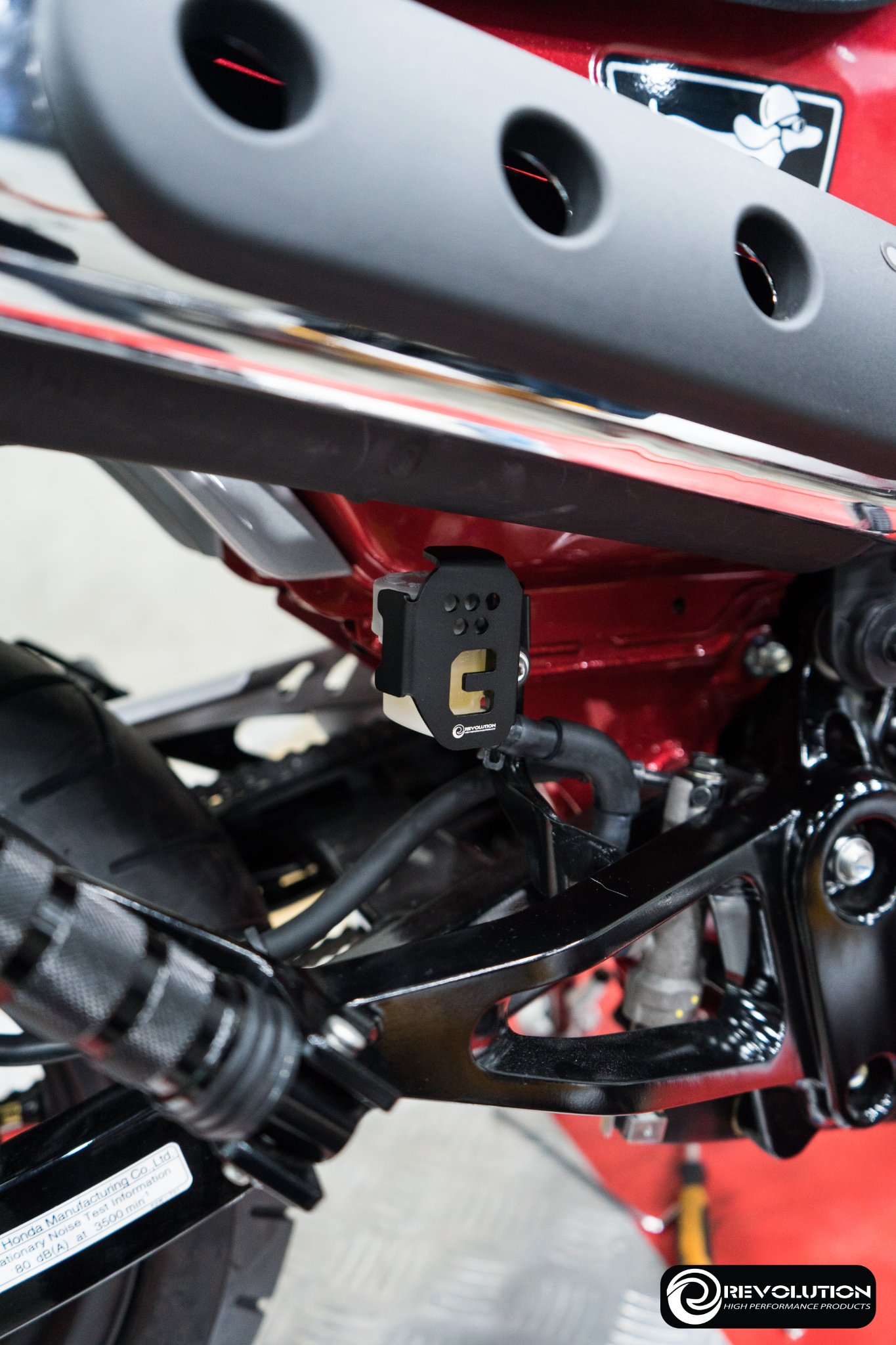 การ์ดปิดกระปุกน้ำมันเบรคหลัง REVOLUTION ST-125Dax/MONKEY-125 ราคา 450 บาท/อัน