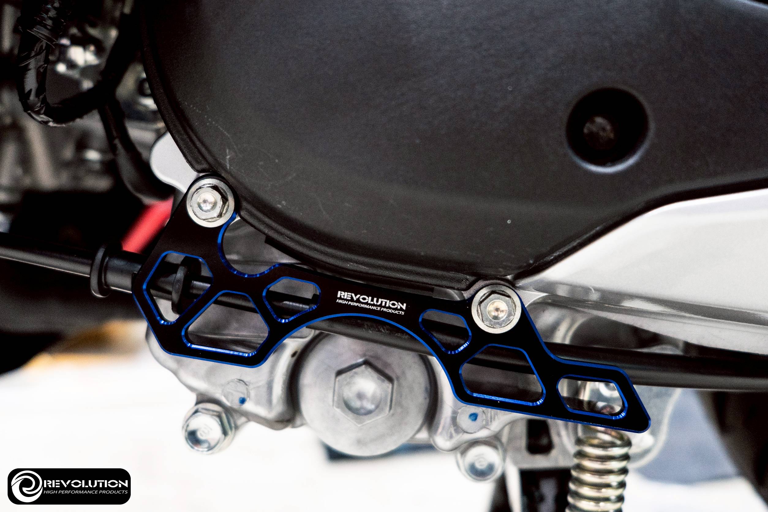 ตัวประคองสายเบรคหลัง CNC ทูโทน REVOLUTION GIORNO+/LEAD-125/PCX-160 STD/CLICK-160 - ดำแดง - ดำทอง - ดำเทา - ดำส้ม - ดำน้ำเงิน - ดำเขียว - ดำม่วง - ดำชมพู ราคา 950 บาท/ตัว