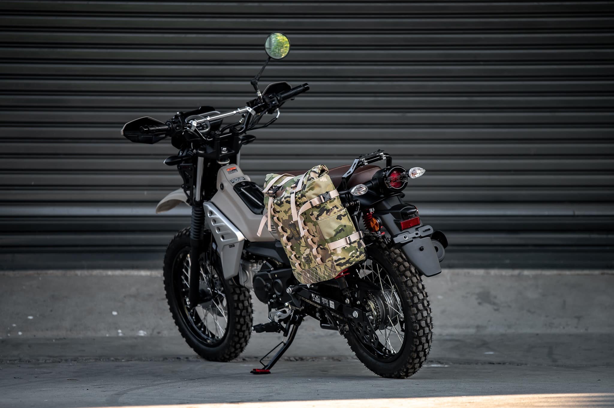 PG-1 1.) ครอบไฟหน้า Headlight cover. 1,590฿ 2.) ครอบไฟเบรค Rear brake light cover. 1,290฿ 3.) ชิวหน้า V1 Headbrand Windshield V1 1,590฿ 4.) กาบ อกบังหัวฉีด Side fairing cover. 1990฿ 5.) กันลาย V1 Mid frame protector. 1990฿ 6.) ชุดบังโคลนหน้าScrambler Full