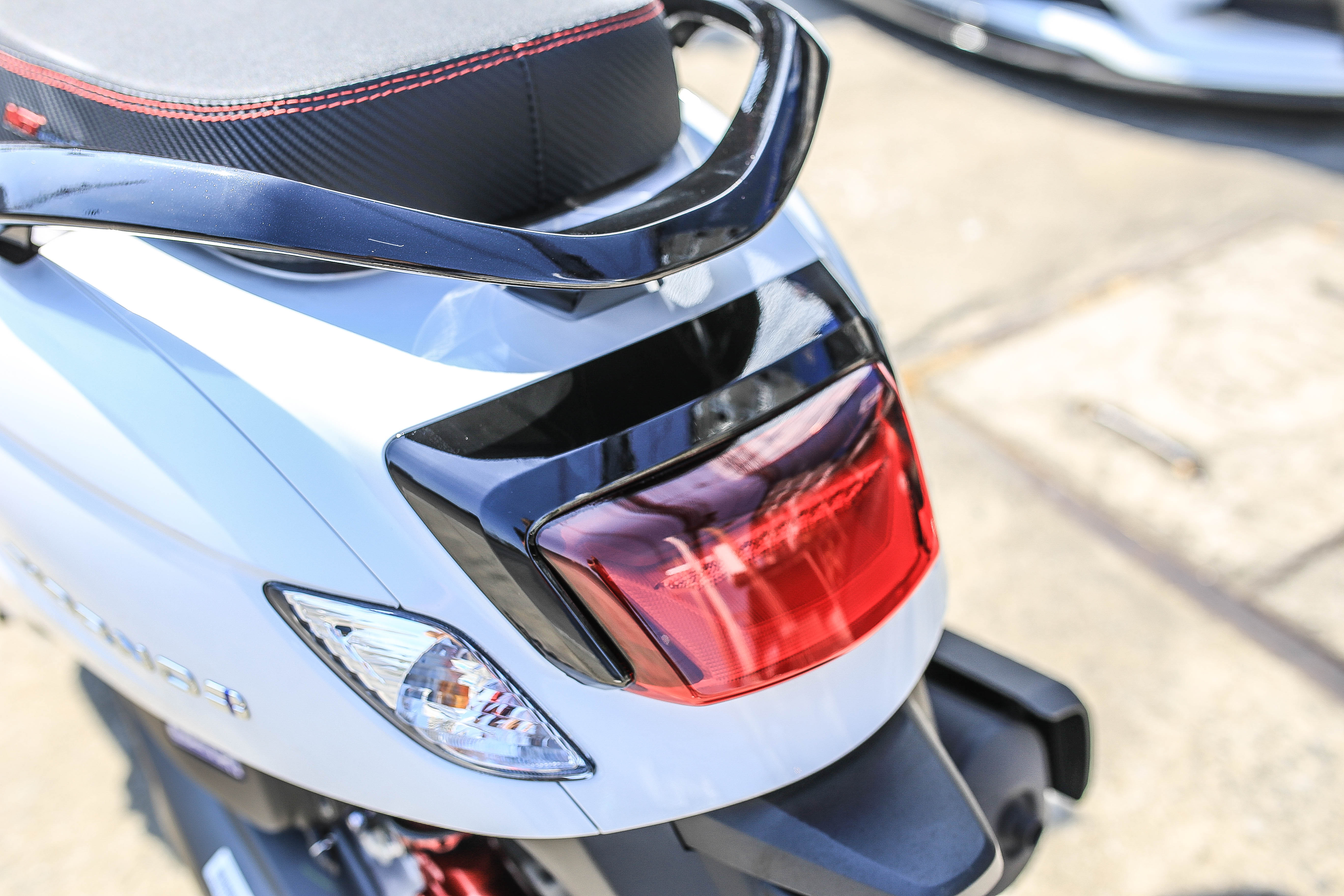 ชุดสี 4 ชิ้น Giorno125/สีดำเงา ครอบไมล์/ครอบไฟท้าย/ครอบโลโก้/ครอบไฟหน้า