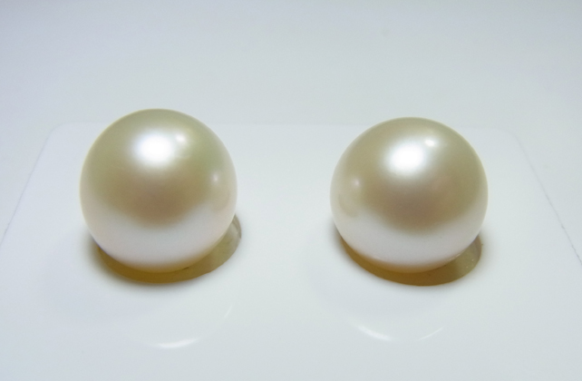 ไข่มุกน้ำจืด ขนาด 10-11 มิล กลม สีขาวครีม คู่ละ 4500