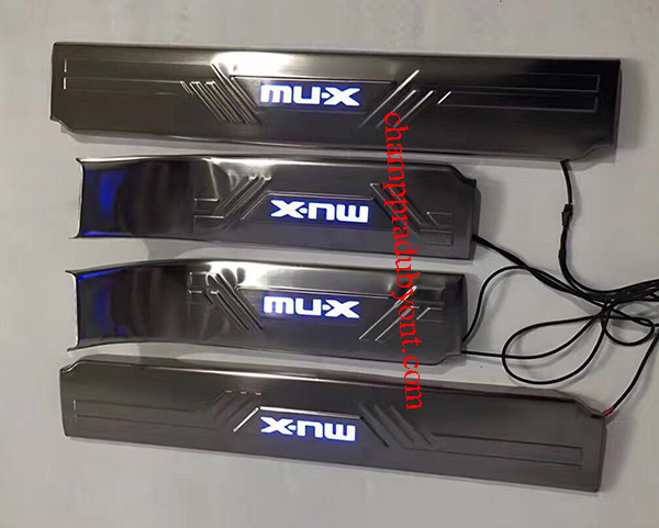 ชายบันไดสแตนเลสมีไฟ ISUZU MU-X 2014-2017 แสงสีฟ้า แบบครอบเต็ม