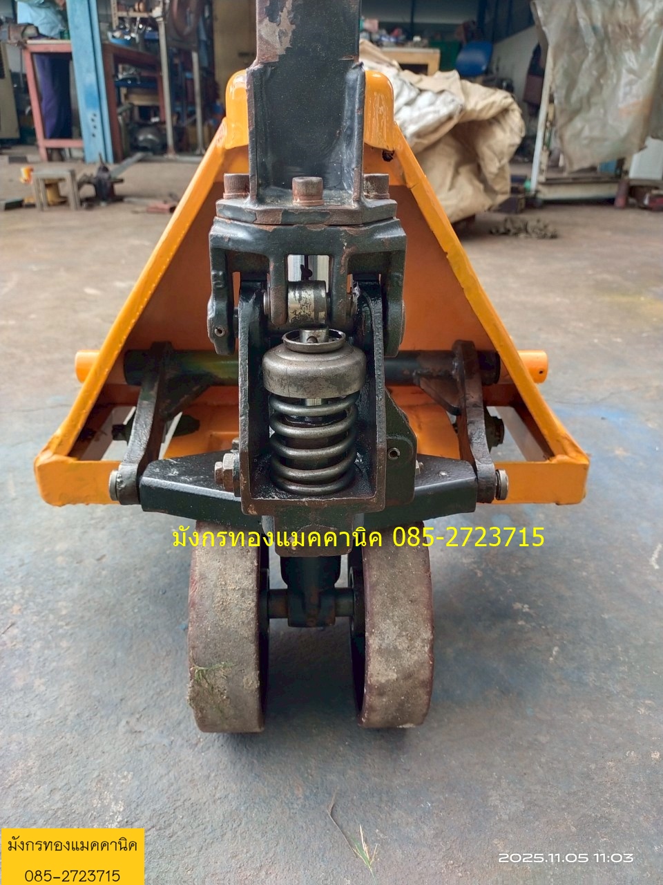 แฮนด์ลิฟท์ ขนาดกว้าง 54 ซม. ยาว 115 ซม. ล้อลื่นดี ยกสูงสุดได้ 18 ซม.