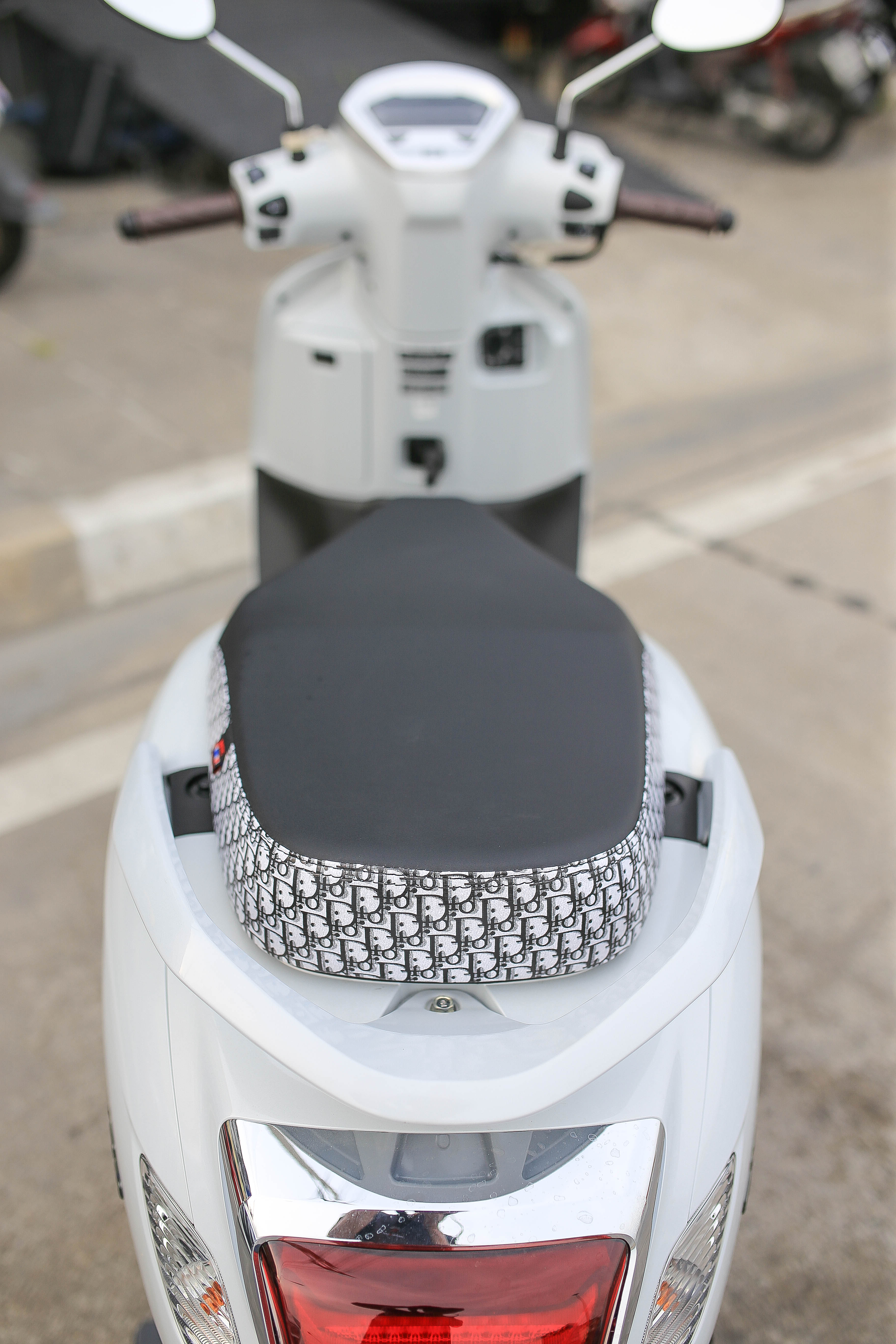 เบาะ Honda Giorno+ โครงเทียมตรงรุ่นเบาะ2ตอน หน่อยวัดด่าน มีหลายสี ราคาขายขาด1000