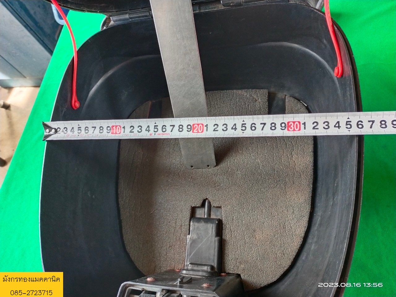 กล่องท้ายมอเตอร์ไซด์ ขนาด 35x37x30 ซม. พร้อมเหล็กยึดติดกับมอเตอร์ไซด์