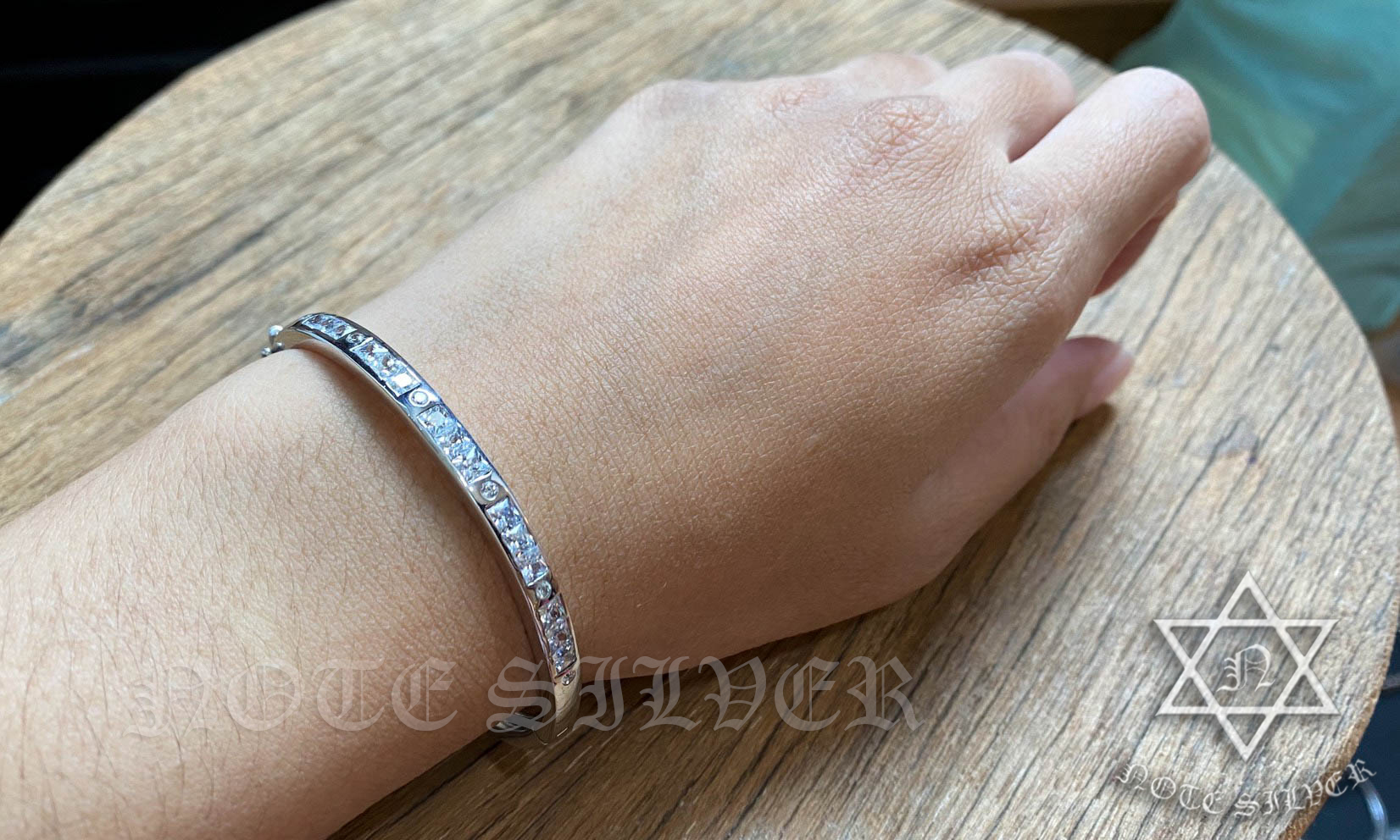 กำไลข้อมือชุบทองคำขาวฝังเพชร CZ พรีเมี่ยม Sterling Silver 925 NSWB2556