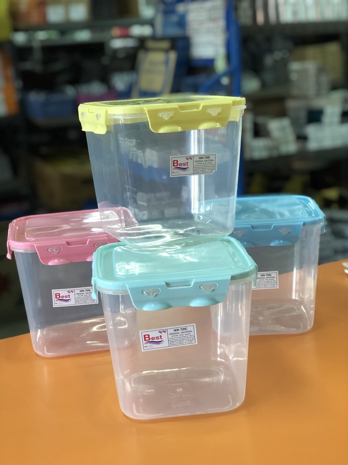 กล่องล็อคเหลี่ยม No.826 ฝาสี (HIPPO)