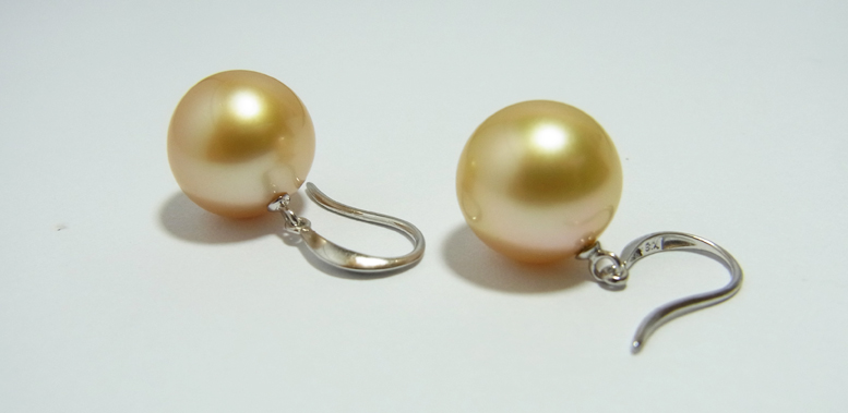 ต่างหูไข่มุกแบบคล้อง south sea ขนาด 11-12 มิล กลม สีทอง เกรด AAA