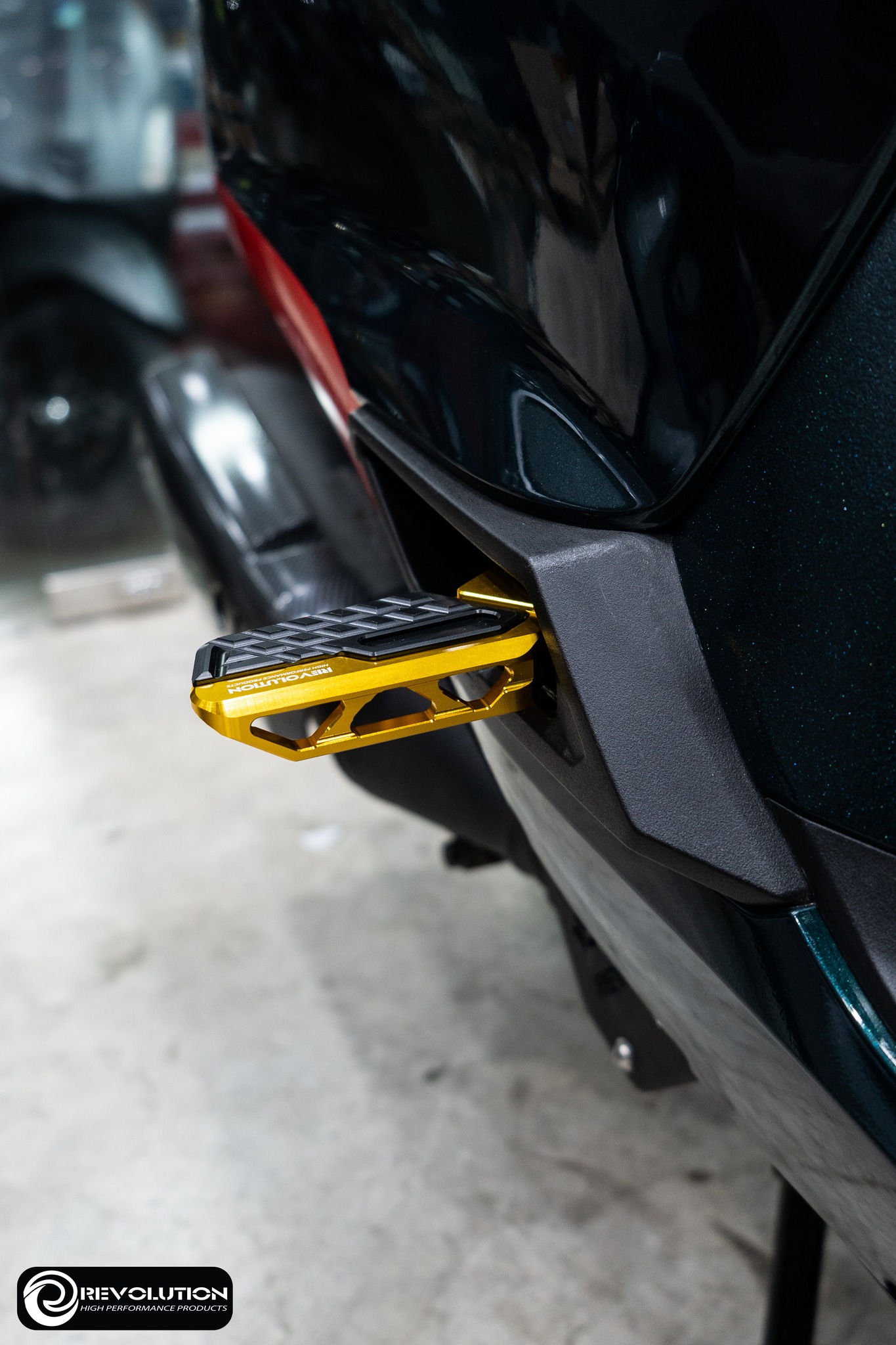 พักเท้าหลัง CNC (มีเนียม+POM) REVOLUTION GIORNO+- เงิน- แดง- ทอง- ดำ- เขียว- น้ำเงิน- ส้ม - ม่วง - ชมพู ราคา 1,590 บาท/คู่