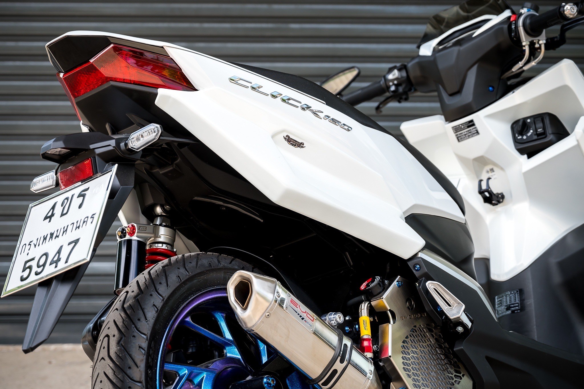 ชุดครอบท้ายแฟริ่ง Click160 1990฿ (ขาว ,ดำด้าน,แดง)