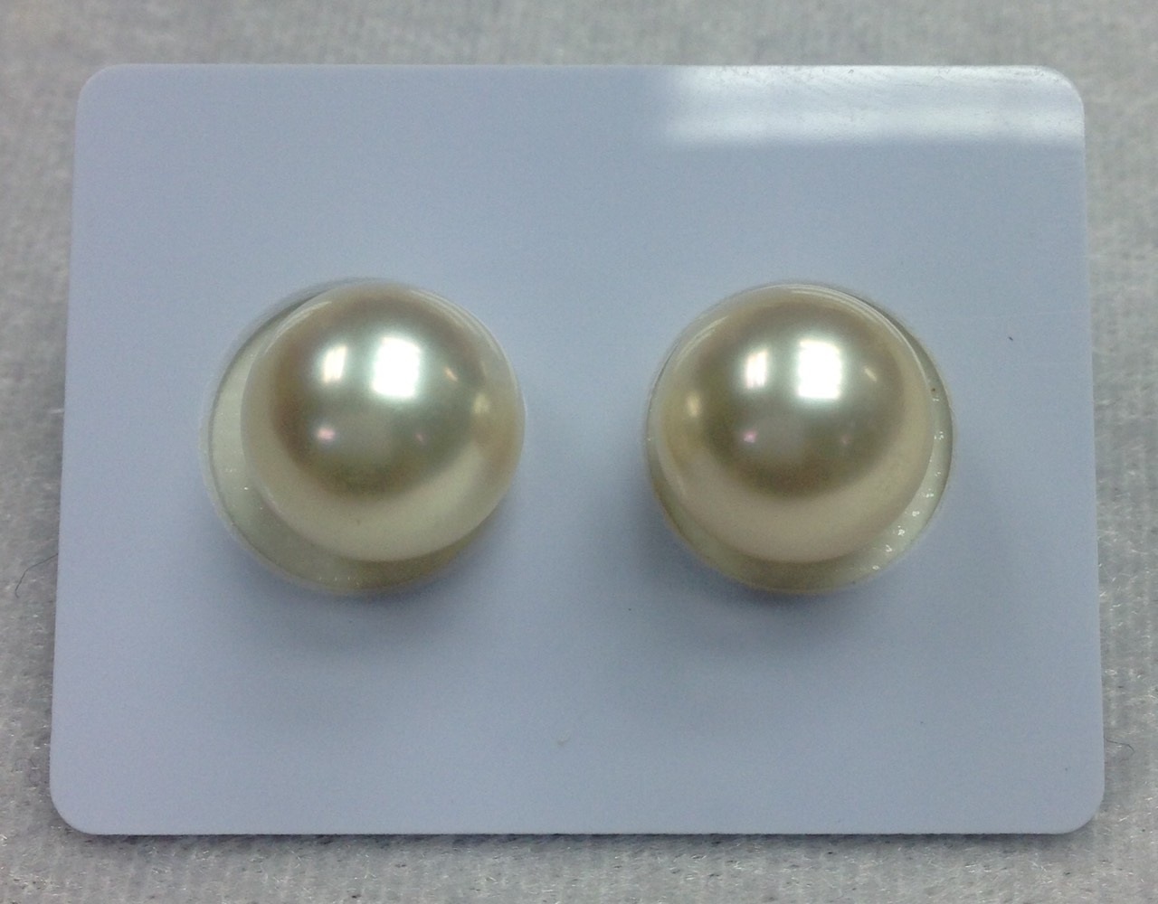 ไข่มุกเม็ดคู่ south sea ขนาด 10-11 มิล กลม สีขาวอมชมพูออกครีมนิดๆ เกรด AA++-AAA