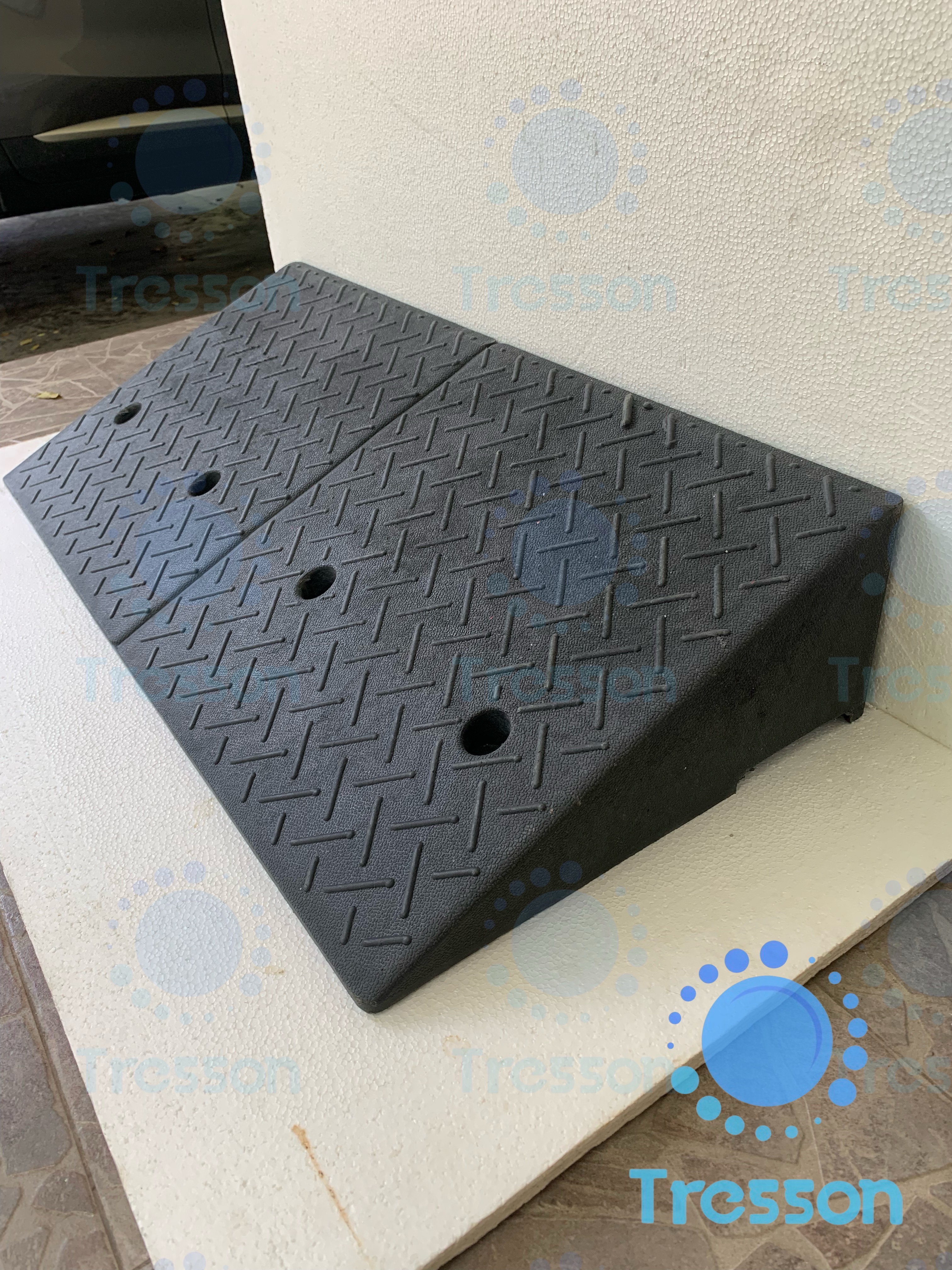 ทางลาดยางปีนฟุตบาท สูง 19 เซนติเมตร ลึก 45 เซนติเมตร ยาว 95 เซนติเมตร หนัก 15.7 kg - Rubber Ramp 19x45x95cm 15.7 kg