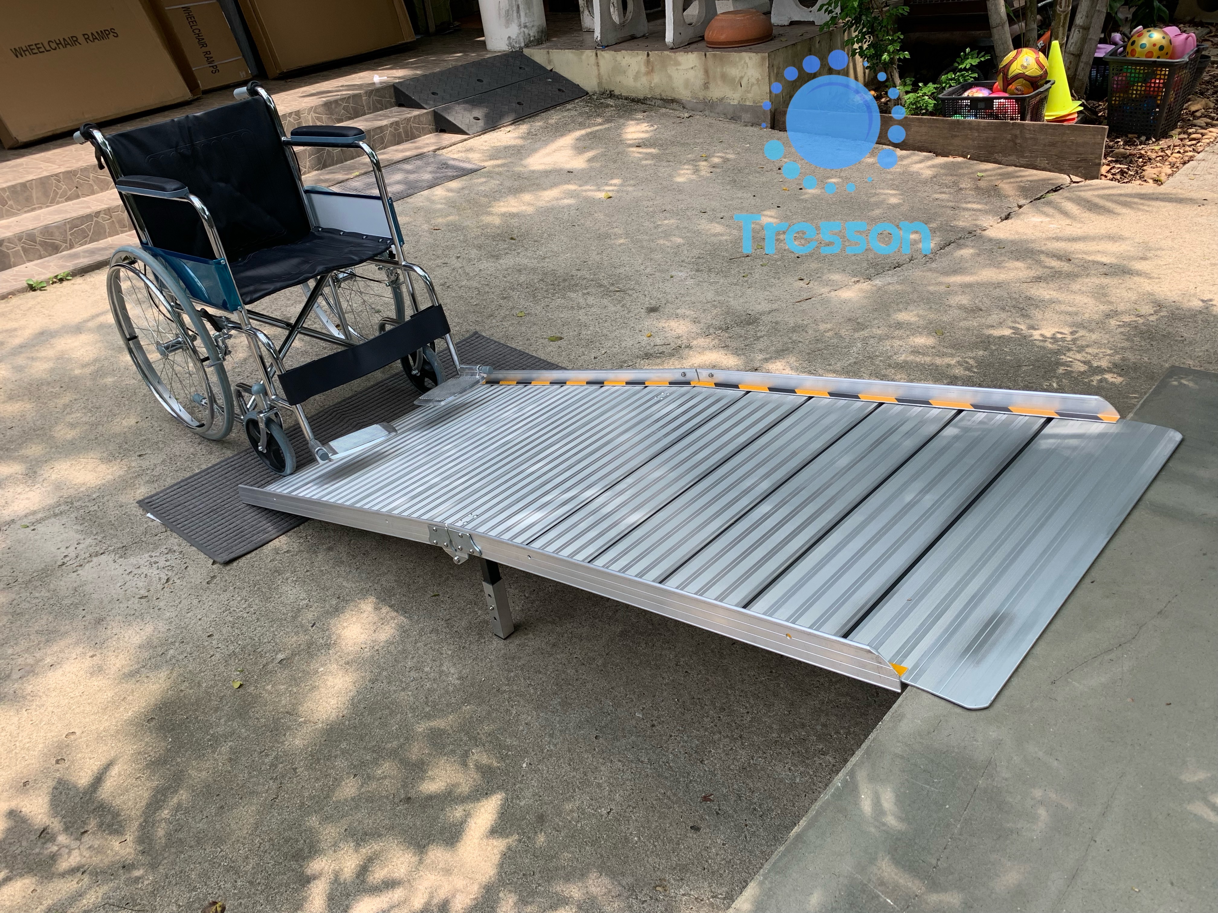 ทางลาดรถเข็นอลูมิเนียมยาวพิเศษ198ซม (198x75x5.5cm) มีขาตั้ง แบบพกพาได้ พับครึ่งขึ้น-ลง หนัก17 kg รับนน.สูงสุด300kg.** มีของพร้อมส่ง - Aluminium Rp 198x75x5.5cm.นน.17 kg