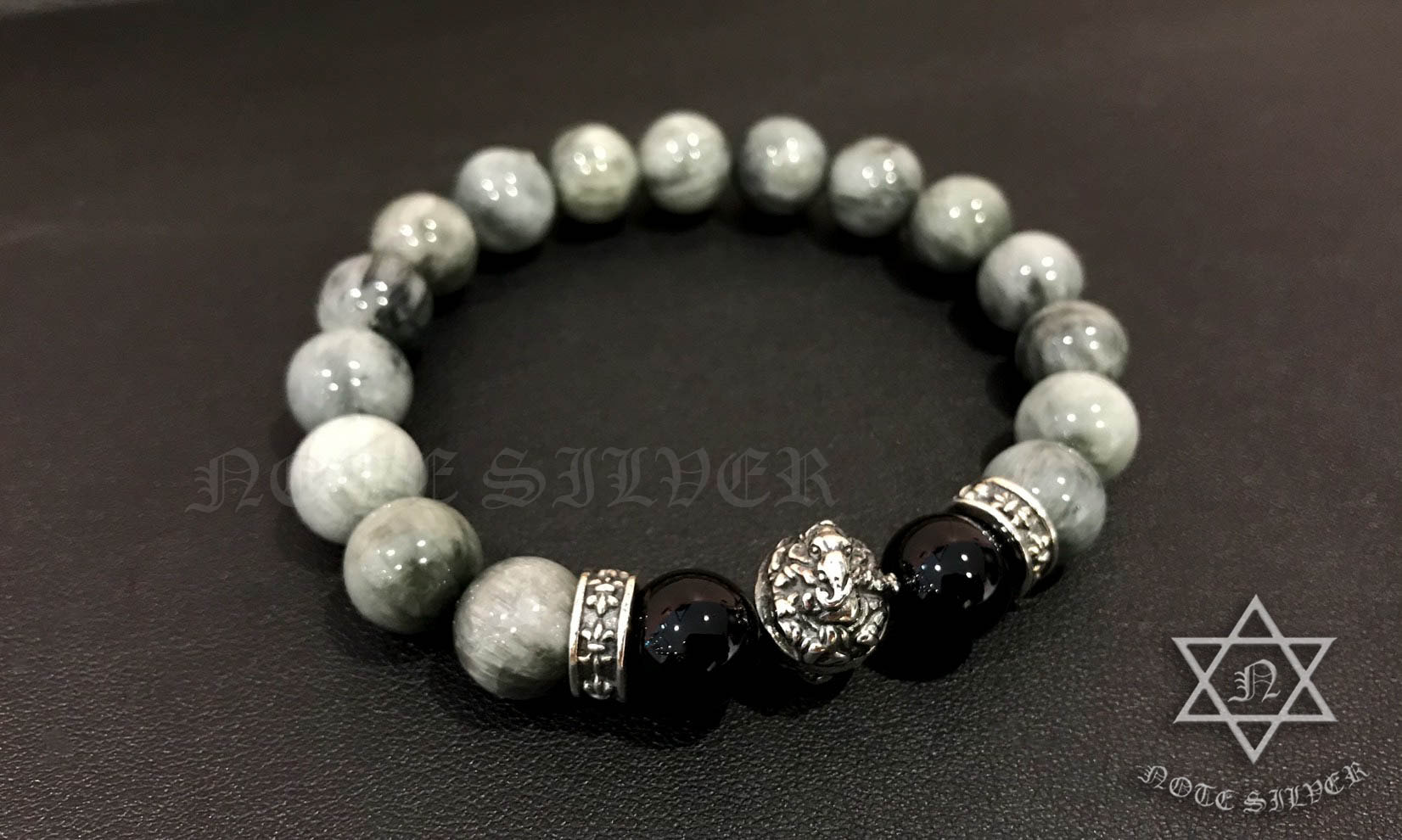 สร้อยข้อมือหินตาเหยียว ขนาด 10mm และชาร์มพิฆเนศ และตัวคั่น Sterling Silver 925 NSBL2210