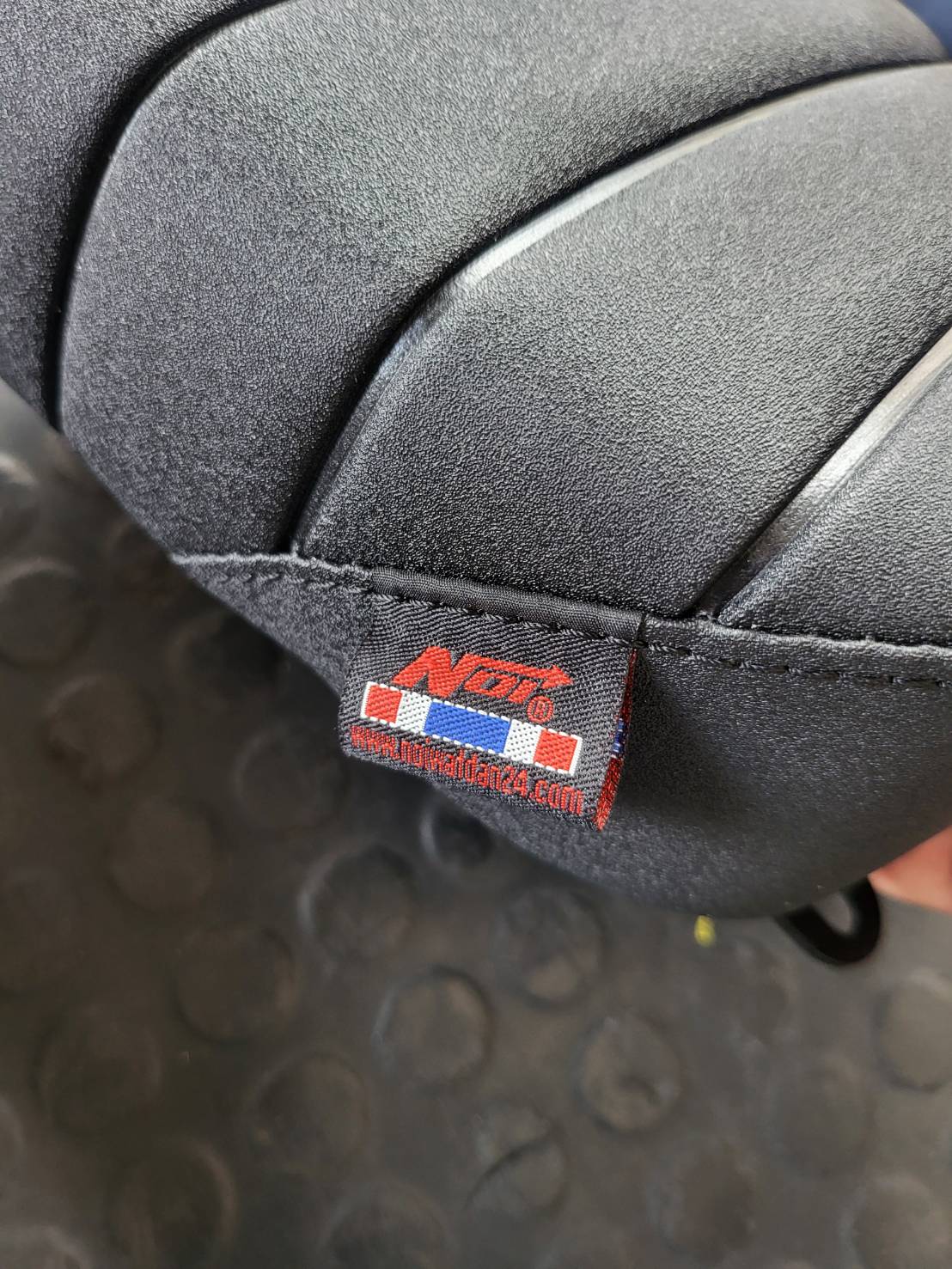 เบาะหน้าหลัง HONDA C125 หน่อยวัดด่าน มี2ลาย สีแดง ดำ น้ำตาล ชุดละ3500