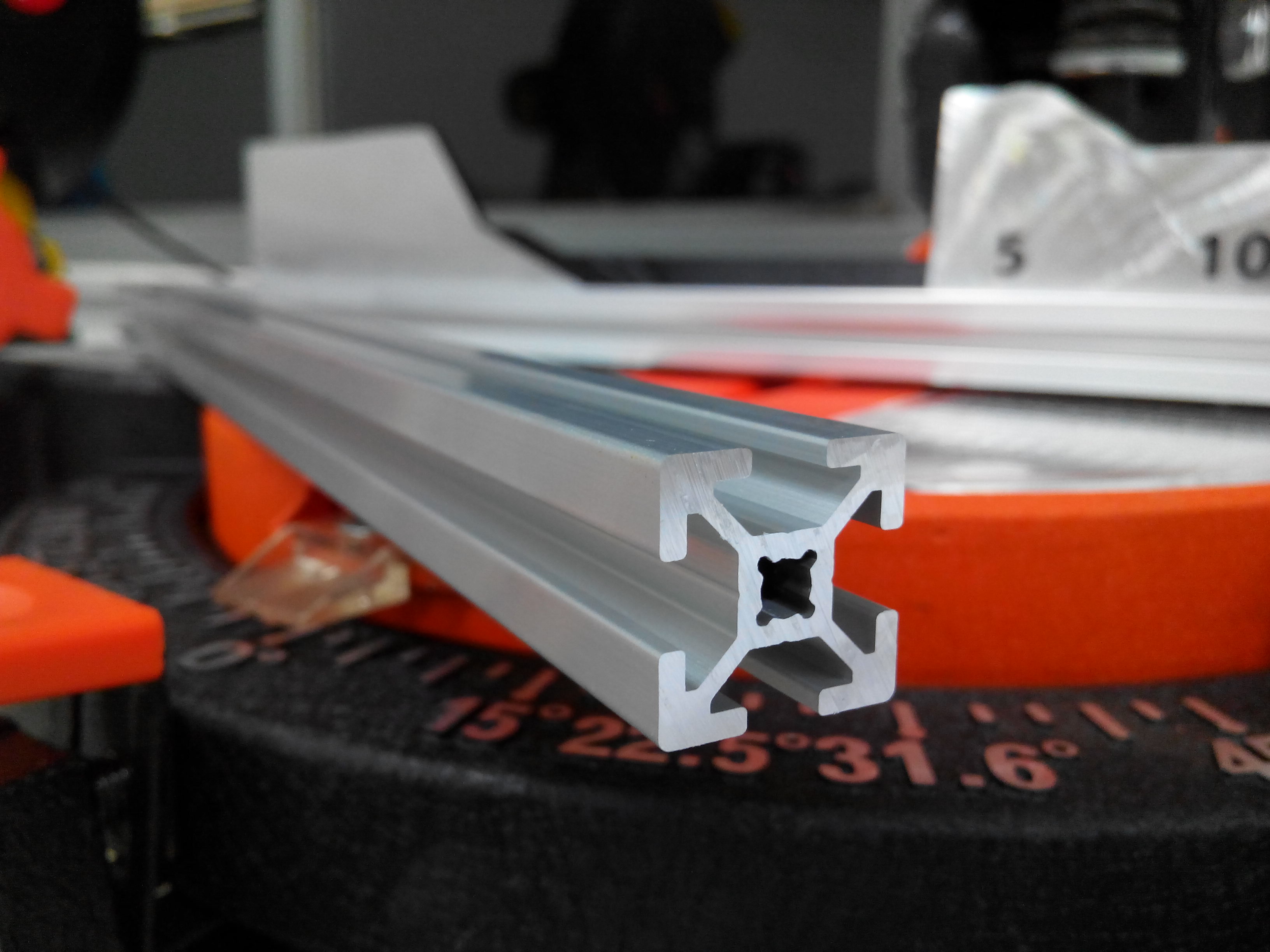 อลูมิเนียมโปรไฟล์ 3030 (แบ่งขาย 10 cm)