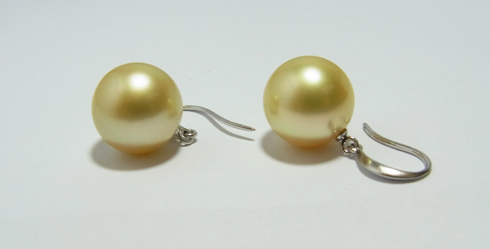 ต่างหูไข่มุกแบบคล้อง south sea ขนาด 11-12 มิล กลม สีทอง เกรด AAA