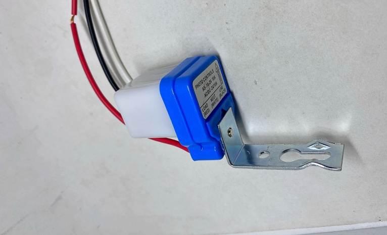 อุปกรณ์ เปิด-ปิดไฟ ด้วยแสง 10A Auto Sensor Switch / DC or AC 24V