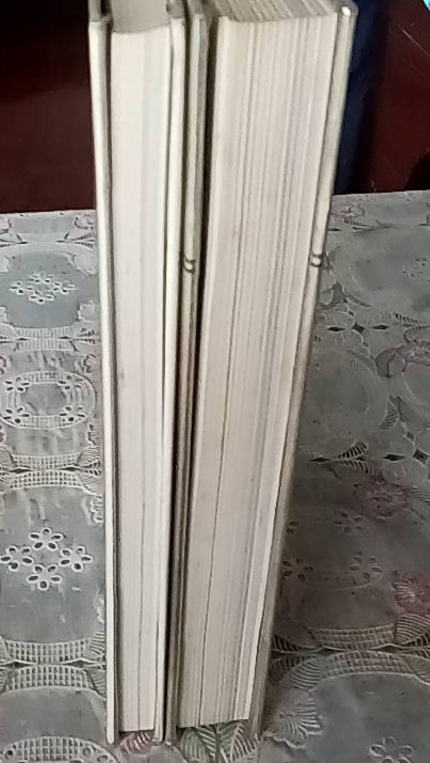 เหรียญกษาปณ์ เหรียญที่ระลึก กรุงรัตนโกสินทร์ พ.ศ. 2325-2525 ( 1 ชุด 2 เล่ม )