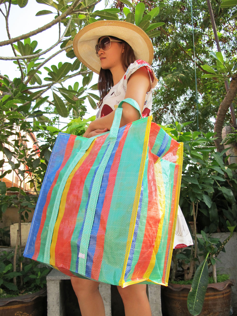 กระเป๋าพลาสติกสายรุ้ง