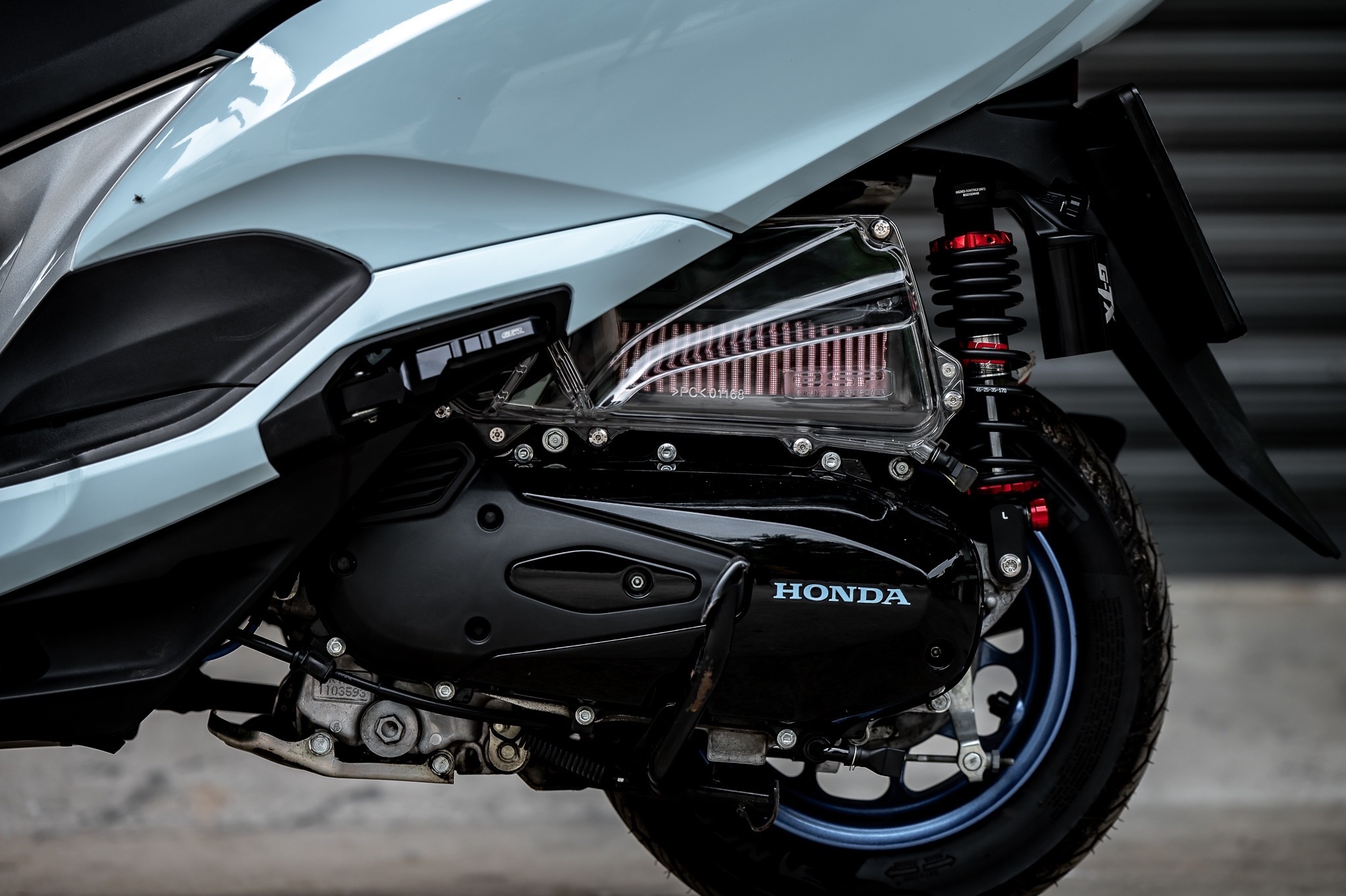 Lead125 1). ครอบท้ายปิดรูกันตก Tail fairing cover 2). ครอบปิดข้างแฟริ่ง Flank fairing cover 3) ปิดข้างบังโคลนหน้า Front fender cowl