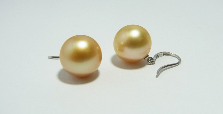 ต่างหูไข่มุกแบบคล้อง south sea ขนาด 11-12 มิล กลม สีทอง เกรด AAA