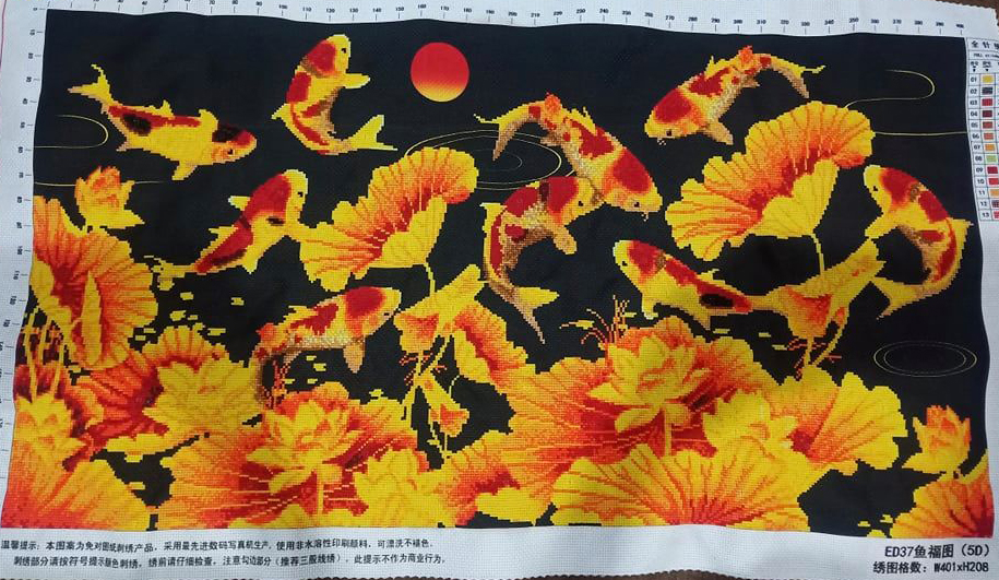 pla-1103 *สินค้าหมด* ชุดปักครอสติช ลาย 9 ปลาคาร์ปในบึงบัวทองคำ (3D ปักด้านหน้าทั้งหมด พื้นหลังสีดำไม่ต้องปัก ไม่มีเดินเส้น ผ้า11CTพิมพ์ลาย ปัก 3 เส้นเล็ก) ขนาด 95*54 ซม.ผ้าครอสติช 11CTพิมพ์ลายปักด้านหน้าทั้งหมด ไหมคอตตอน 13 สี ผังลาย เข็ม