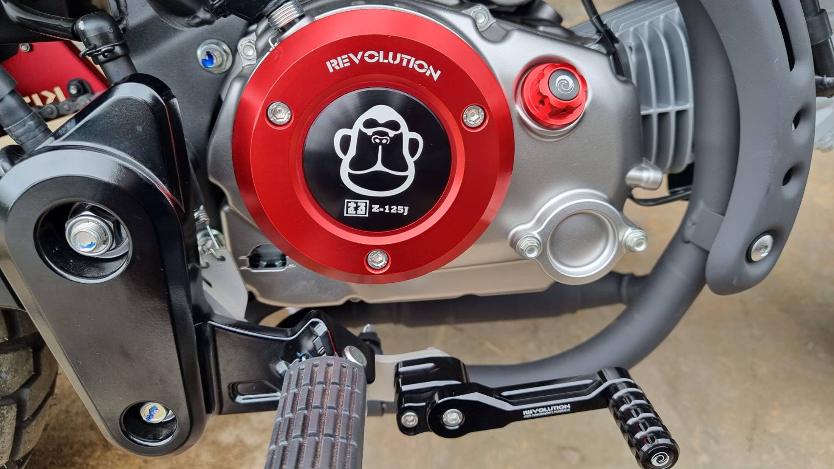ฝาครอบเครื่องด้าน R REVOLUTION MONKEY NEW GROM 5เกียร์ ราคา1400