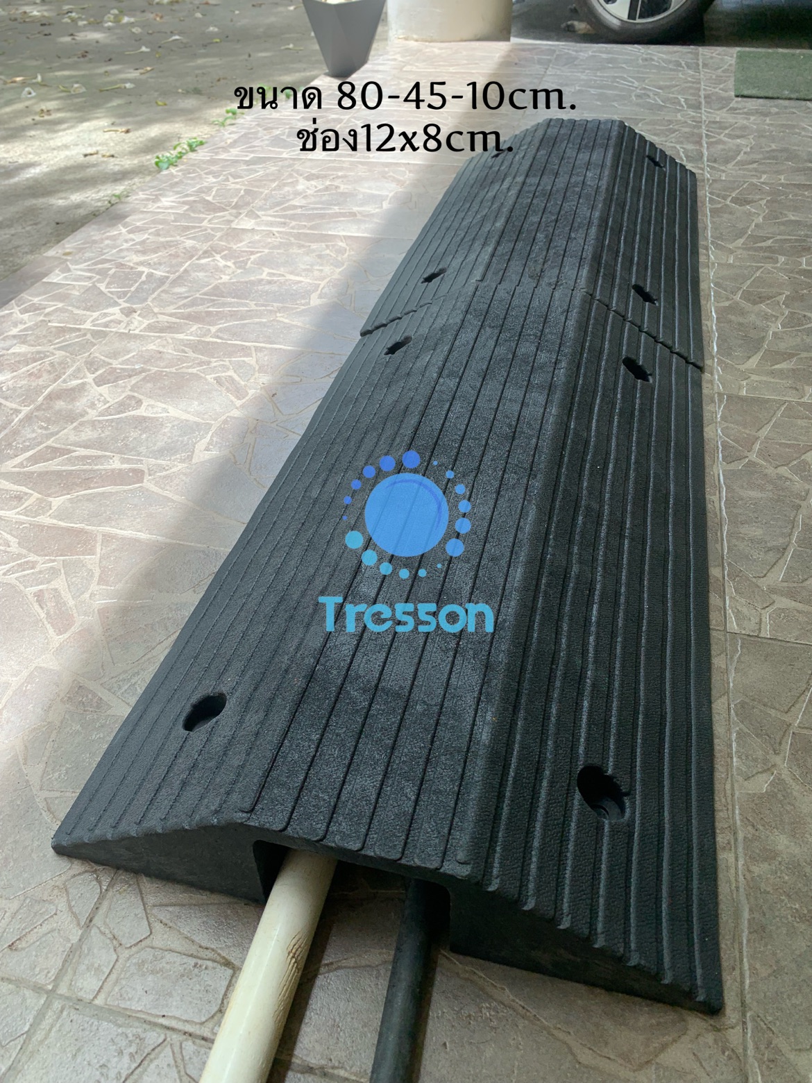 ทางลาดยางครอบท่อ ครอบสายไฟ ข้ามธรณีประตู สูง 10ซม. กว้าง 45ซม. ยาว 80 ซม.(ด้าน) ขนาดช่อง 12x8cm รับนน.สูงสุด700kg.- Rubber Wire Cover Ramp 10x45x80 cm 7 kg