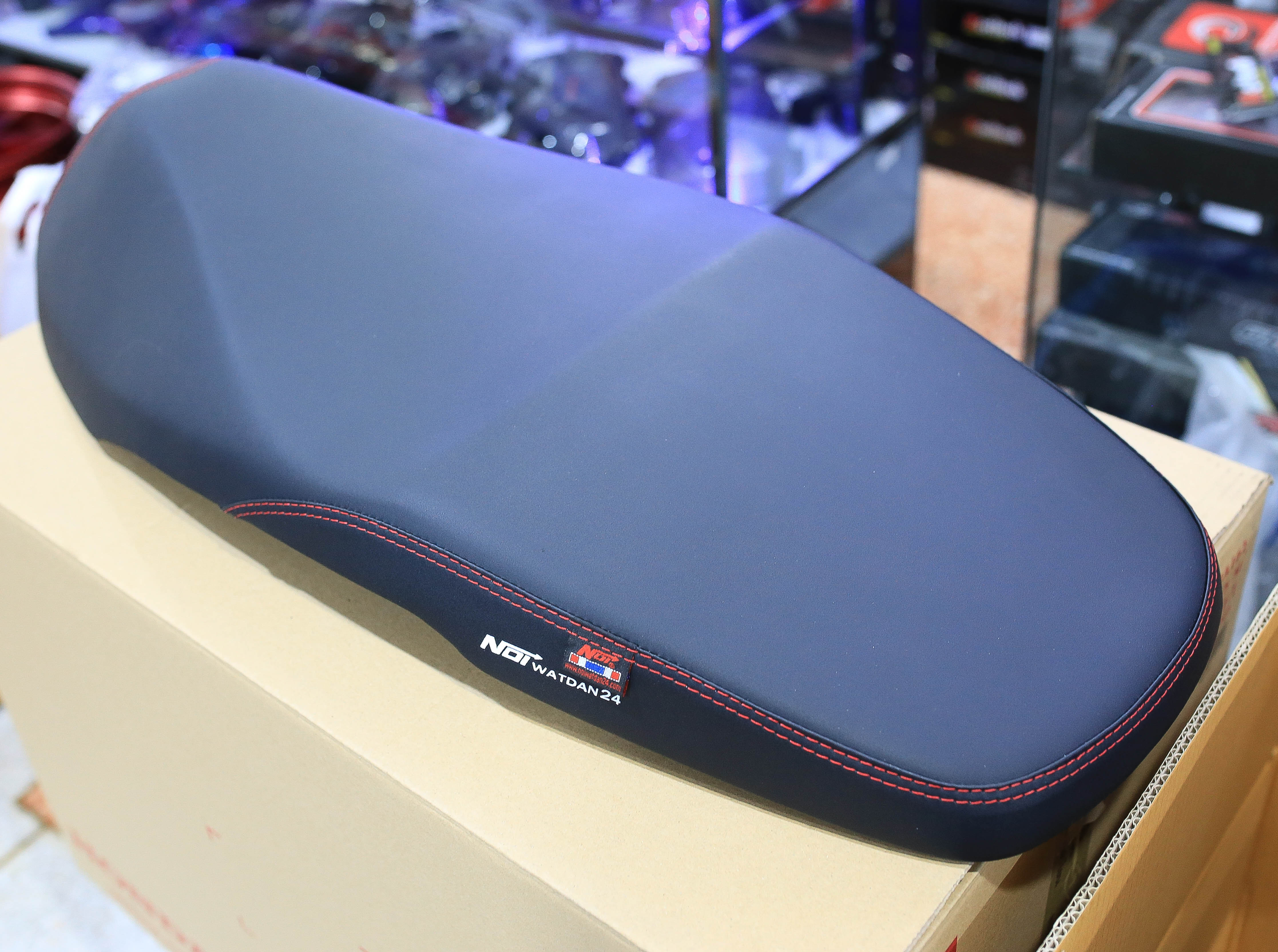 เบาะ LEAD 125 ปาด2ตอนผ้าเรดเดอร์ด้ายแดง-ผ้าเบาะbride หน่อยวัดด่าน โครงแท้