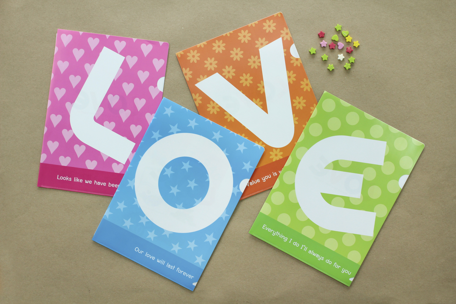 แฟ้มซอง A4 พิมพ์ลายชุด L-O-V-E