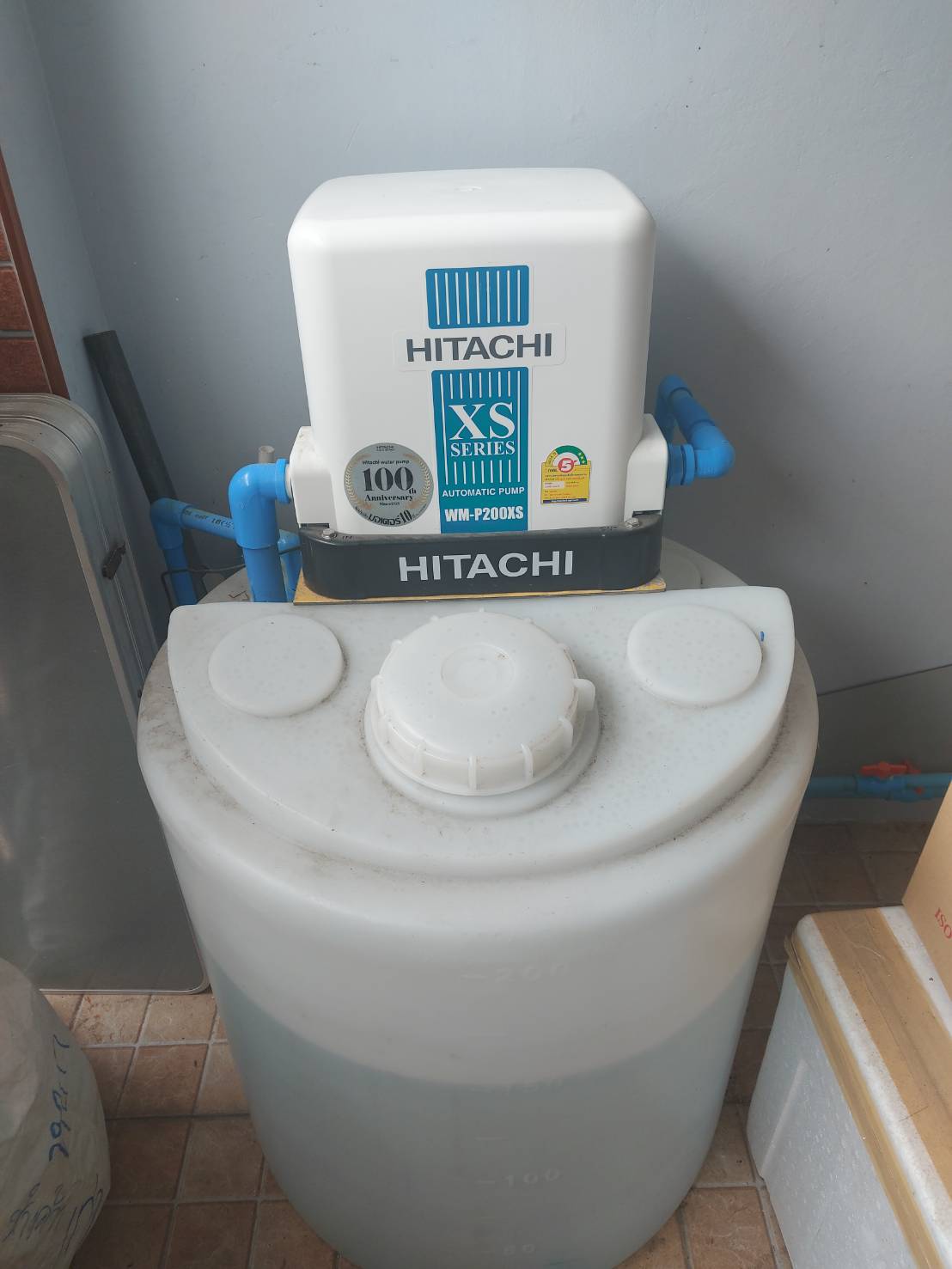 ถังน้ำ ขนาด 200ลิตร สีขาว มีรูสำหรับต่อเข้ากับก๊อก. ต่อกับปั้มได้ กทม.ราคาใบละ 1190 ส่งต่างจังหวัด ราคาใบละ 1490