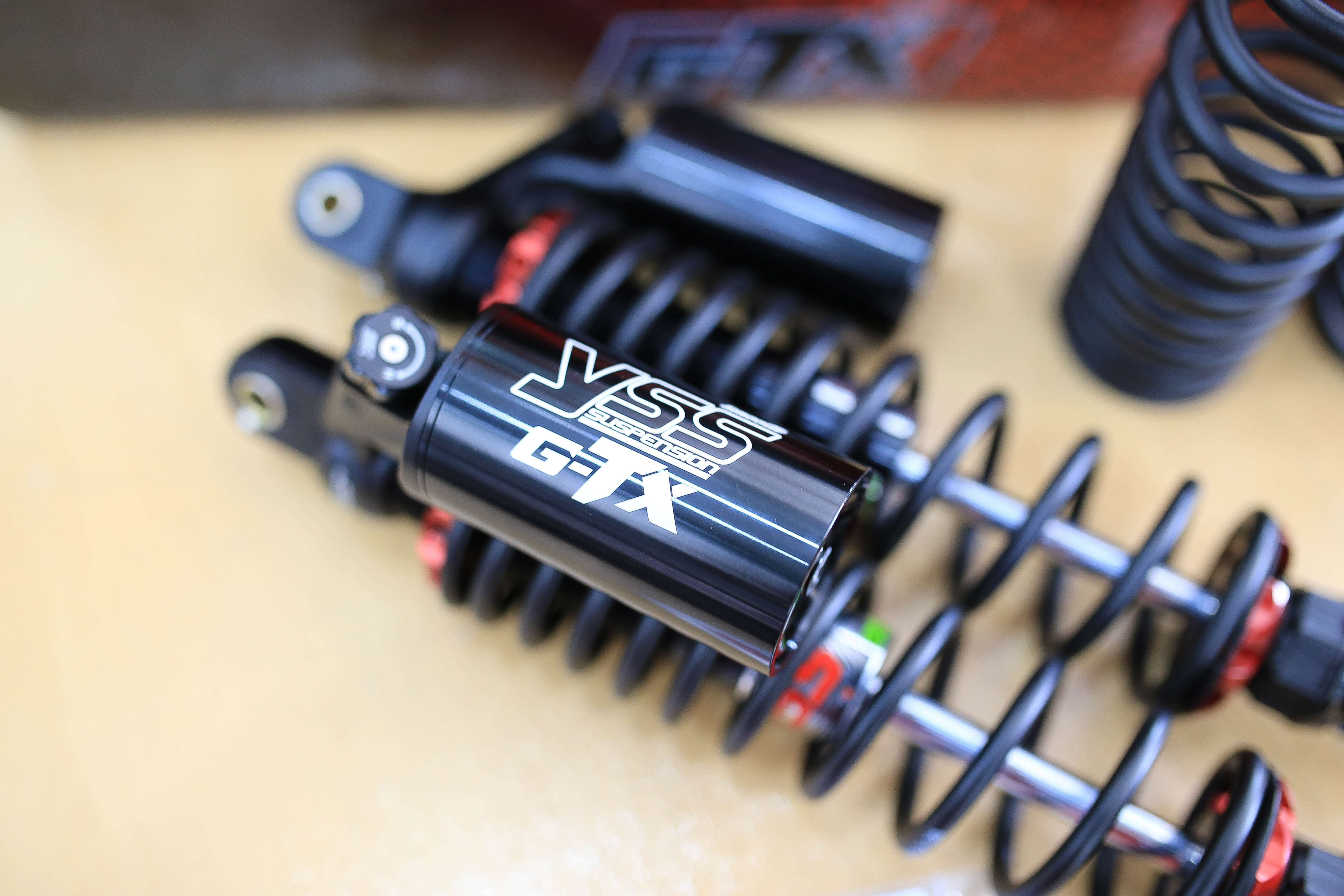 โช้ค YSS G-TX รุ่น Xmax300 BLACK SERIES TG302-350TRC 18AL88A 350mm.