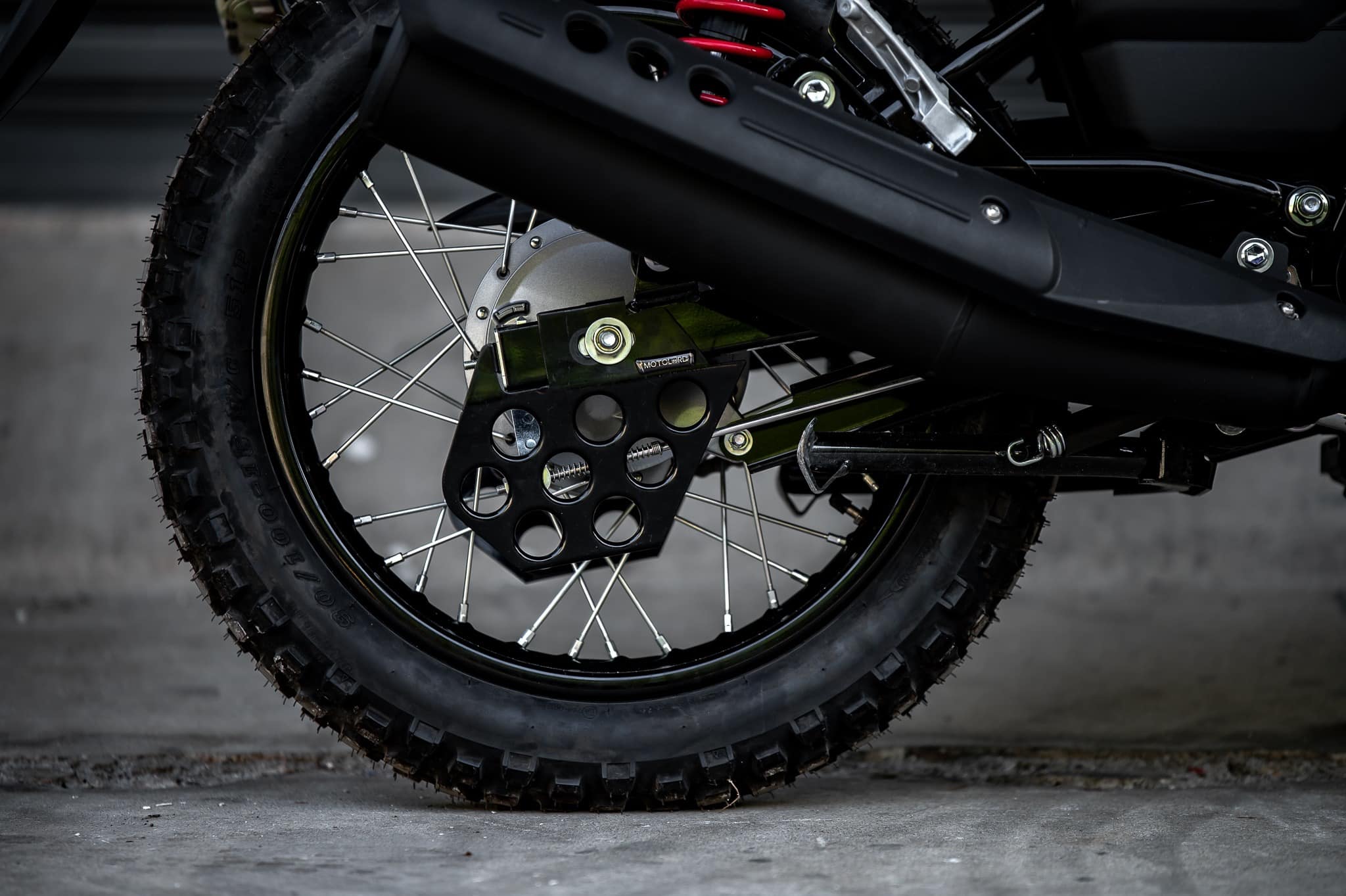 PG-1 1.) ครอบไฟหน้า Headlight cover. 1,590฿ 2.) ครอบไฟเบรค Rear brake light cover. 1,290฿ 3.) ชิวหน้า V1 Headbrand Windshield V1 1,590฿ 4.) กาบ อกบังหัวฉีด Side fairing cover. 1990฿ 5.) กันลาย V1 Mid frame protector. 1990฿ 6.) ชุดบังโคลนหน้าScrambler Full