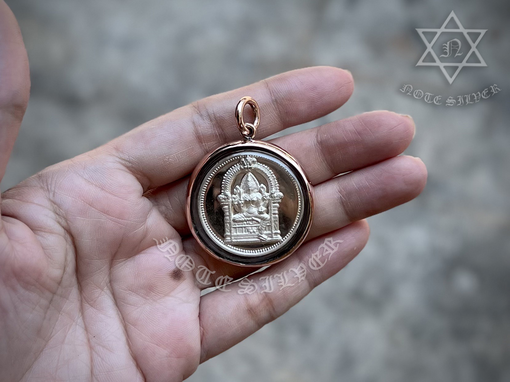 กรอบพระผ่าหวายพิ้งค์โกล 9K Sterling Silver 925 NSSV3156
