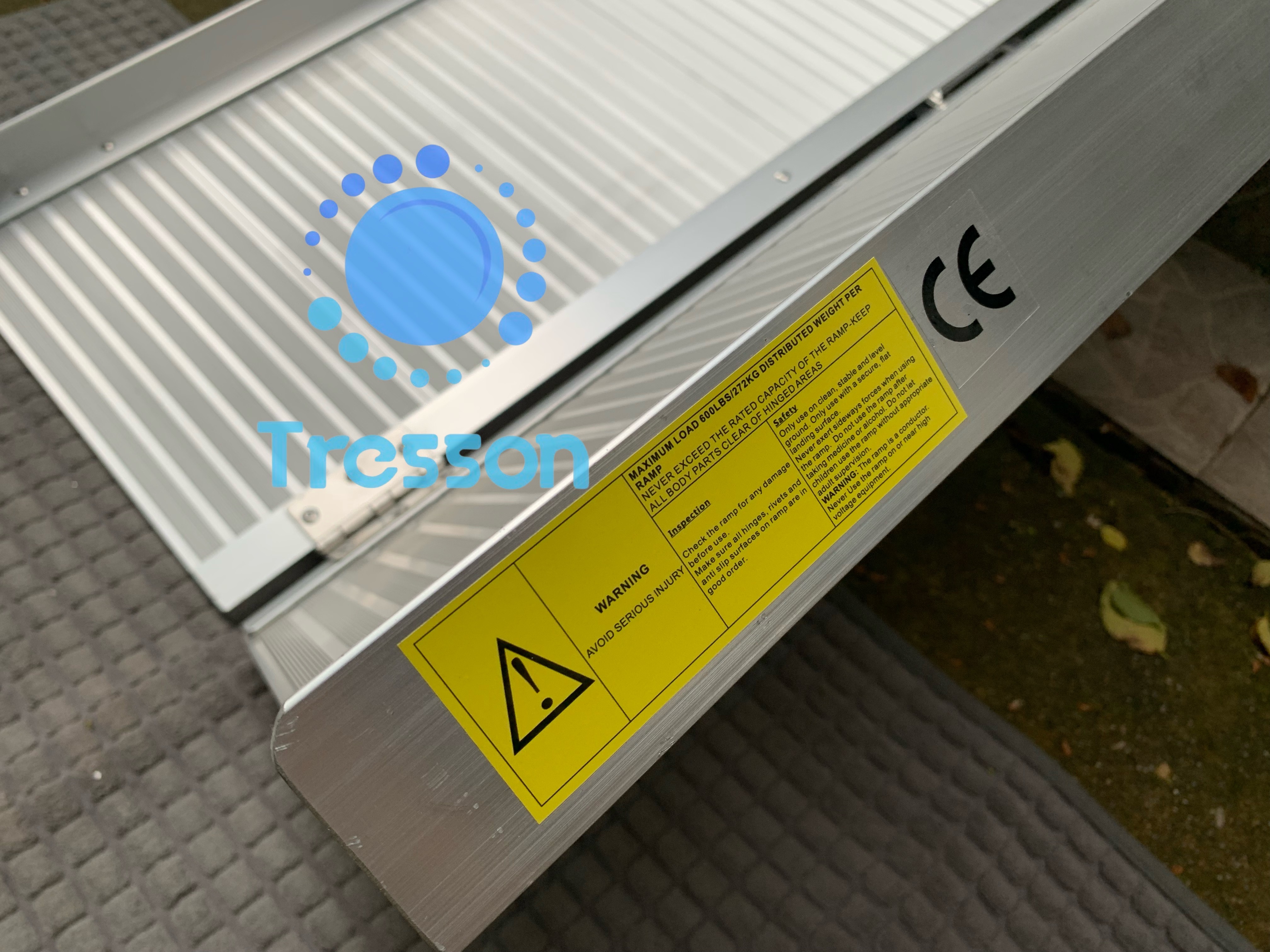 ทางลาดรถเข็นอลูมิเนียม รุ่นประหยัด ยาว4ฟุต กว้าง73ซม.นน.10.35 kg พกพา พับได้ ใช้ได้กับความสูงถึง35ซม.รับนน.275 kg