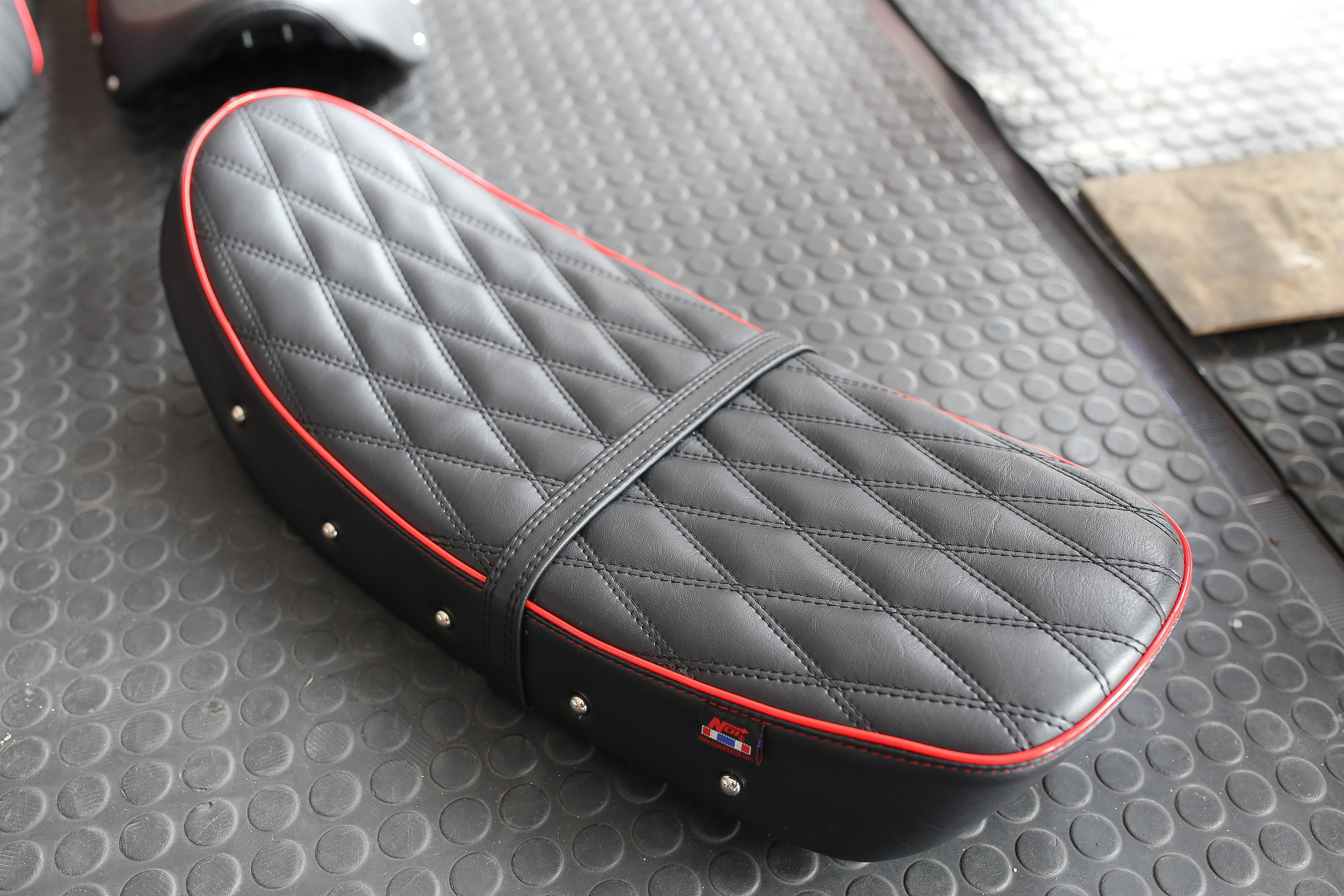 สินค้าใหม่ เบาะ DAX125 หน่อยวัดด่าน มี5สี13ลาย โครงเทียม สวยเข้ารูป