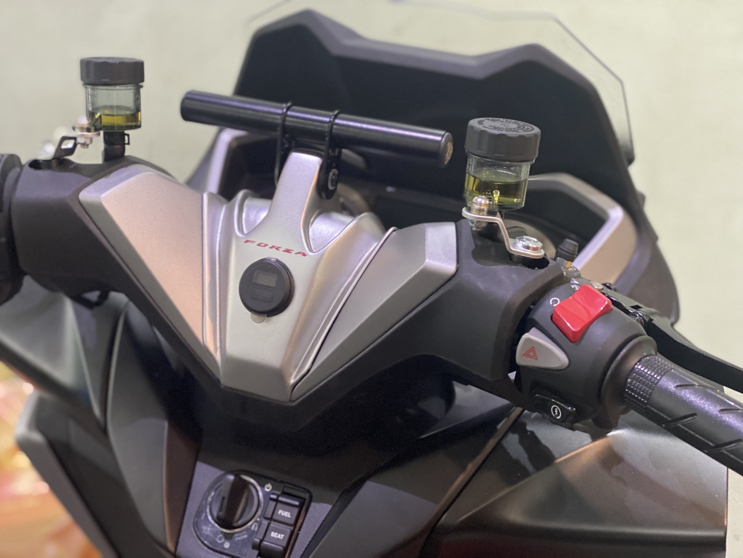 บาร์ยึดมือถือ MOTOZAAA พร้อม USB FORZA 350 ราคา1150