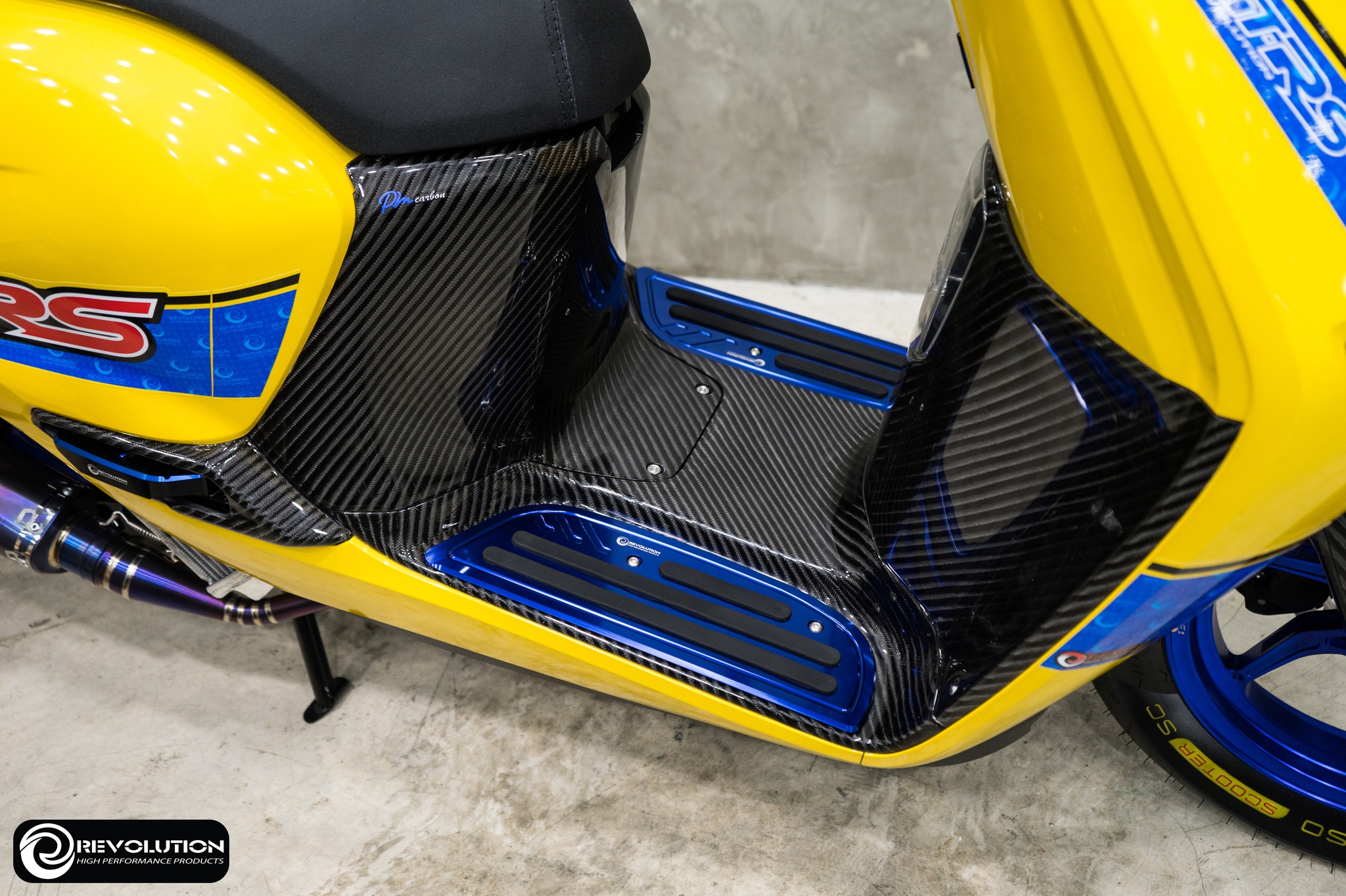 แผ่นรองพื้น (มีเนียม+ยาง) CNC REVOLUTION GIORNO+ - เงิน - แดง - ทอง- ดำ - เขียว - น้ำเงิน- ส้ม- ม่วง - ชมพู ราคา 1,480 บาท/ชุด