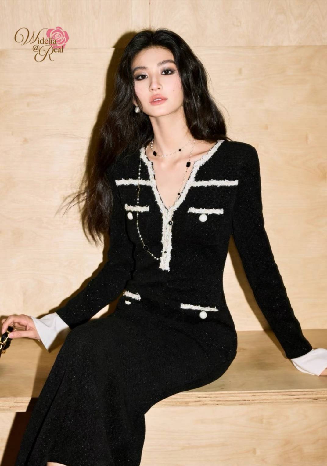 Korea Dress เดรสตัวยาวเข้ารูป คอวี แขนยาวมีระบายปลายแขน