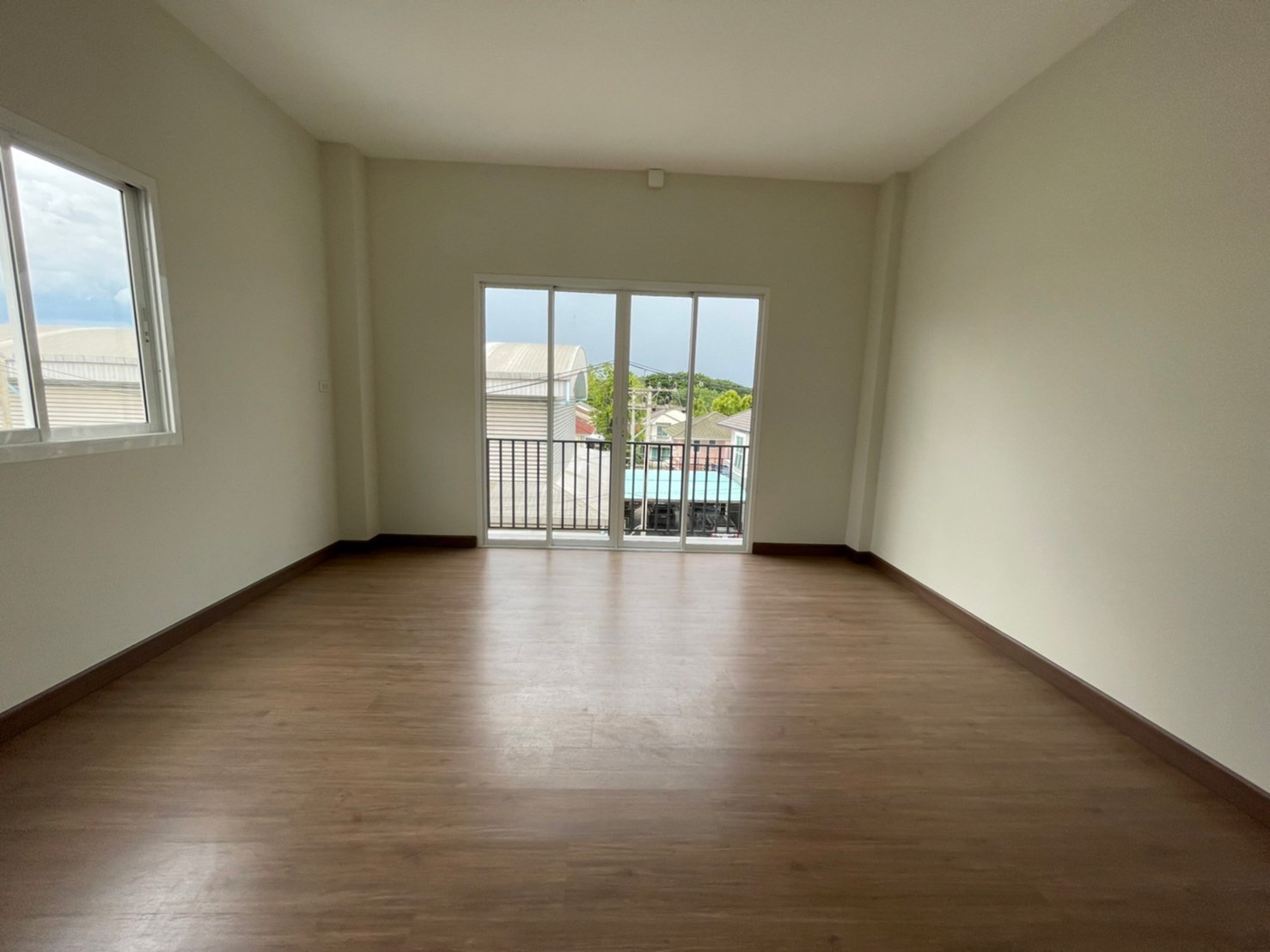 ขายอาคารพานิชลำลูกกา คลอง 4