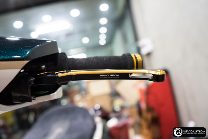 มือเบรค REVOLUTION/CNC ทูโทน GIORNO125 [ CBS/ABS ]