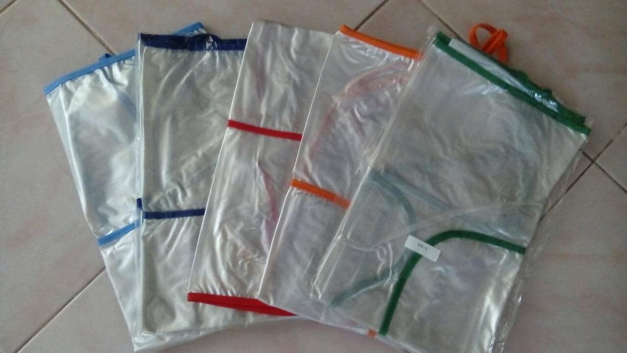 AP-003===ราคาส่ง 70 บาทต่อผืน ขั้นต่ำ 100 ผืน ผ้ากันเปื้อนพลาสติกขุ่น แบบยาว (กุ๊นขอบกระเป๋าเดียว,คล้องคอผูกเอว) Tel:0810110084/023972066