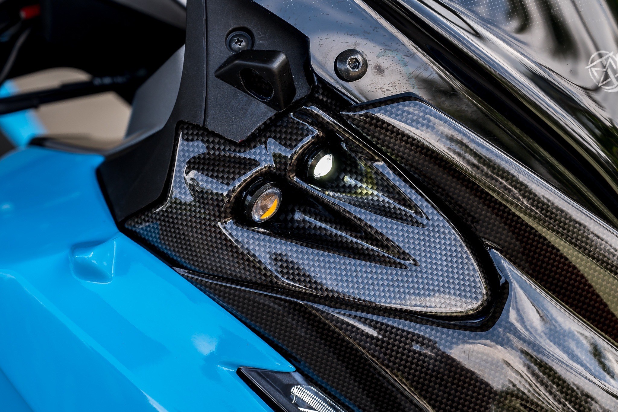 ตัวอุดกระจกมีไฟ V.2 MOTOZAAA FORZA 350 ลายฟิมล์ 1700฿